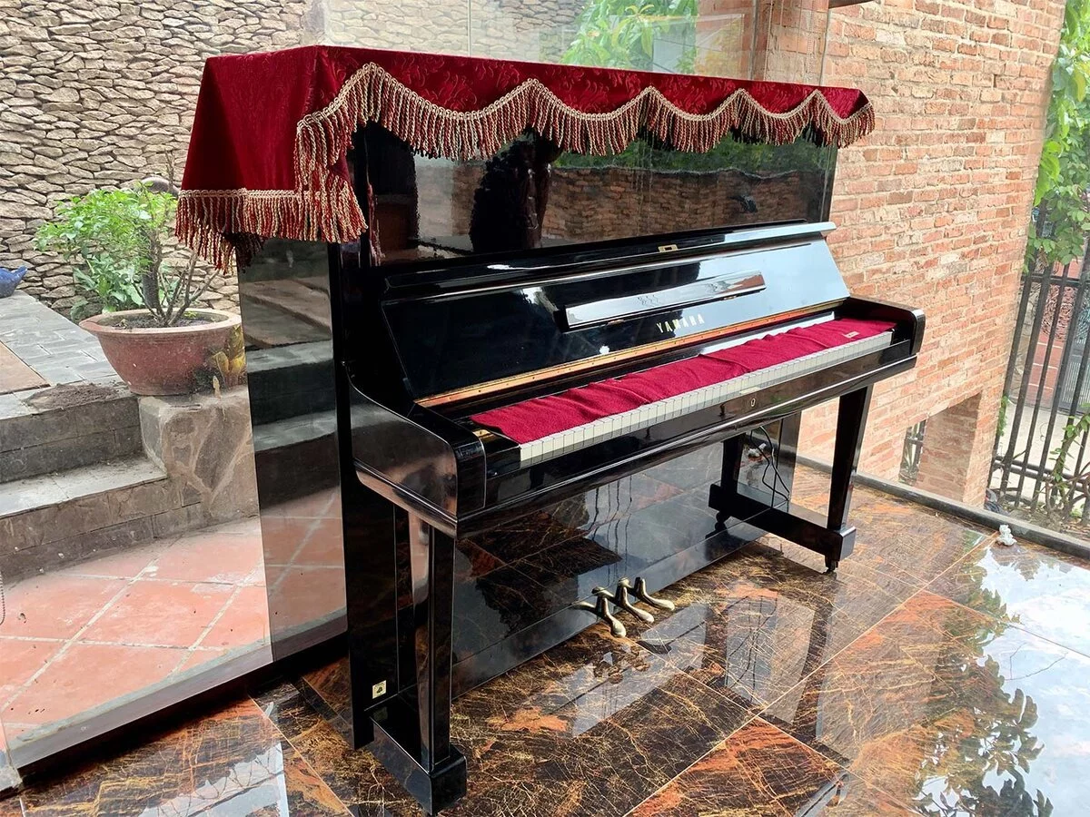 YAMAHA U3E