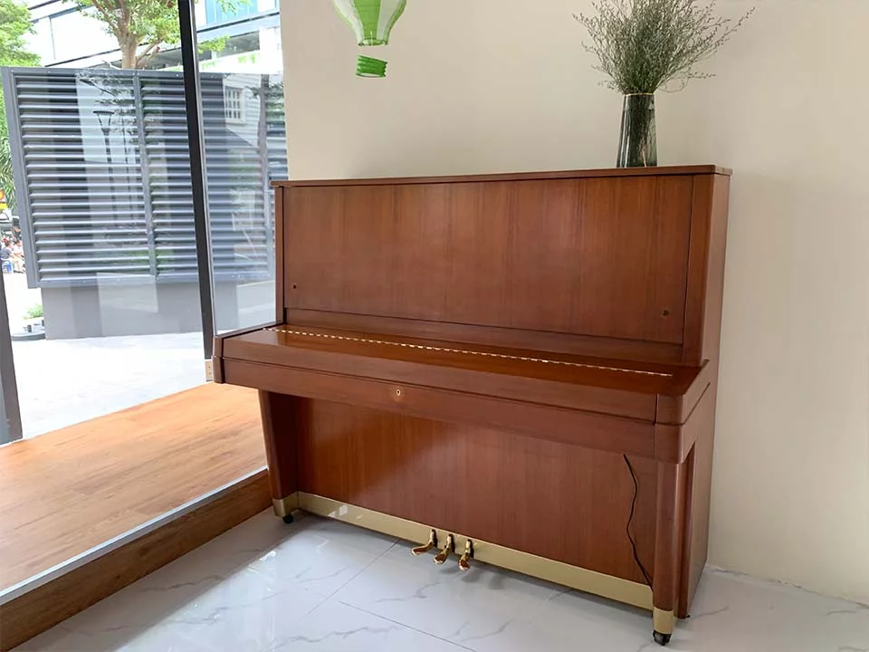 YAMAHA U7