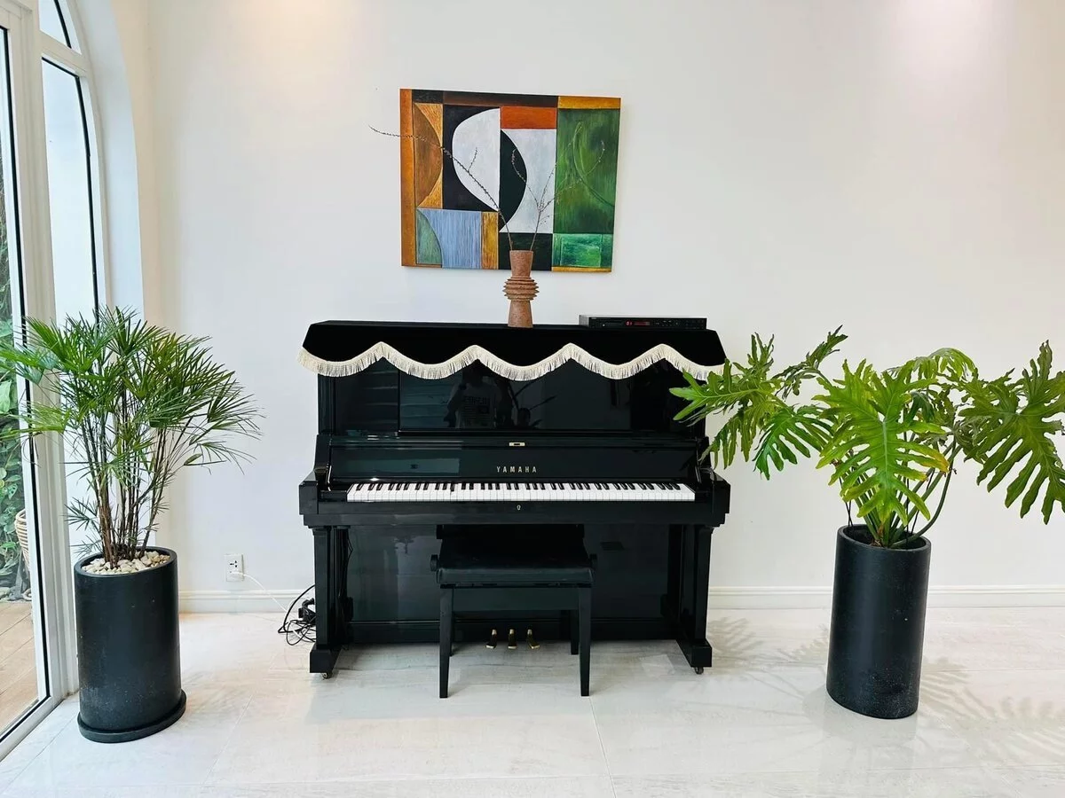 YAMAHA UX30BL – Toàn cảnh thiết kế tại Elite Piano