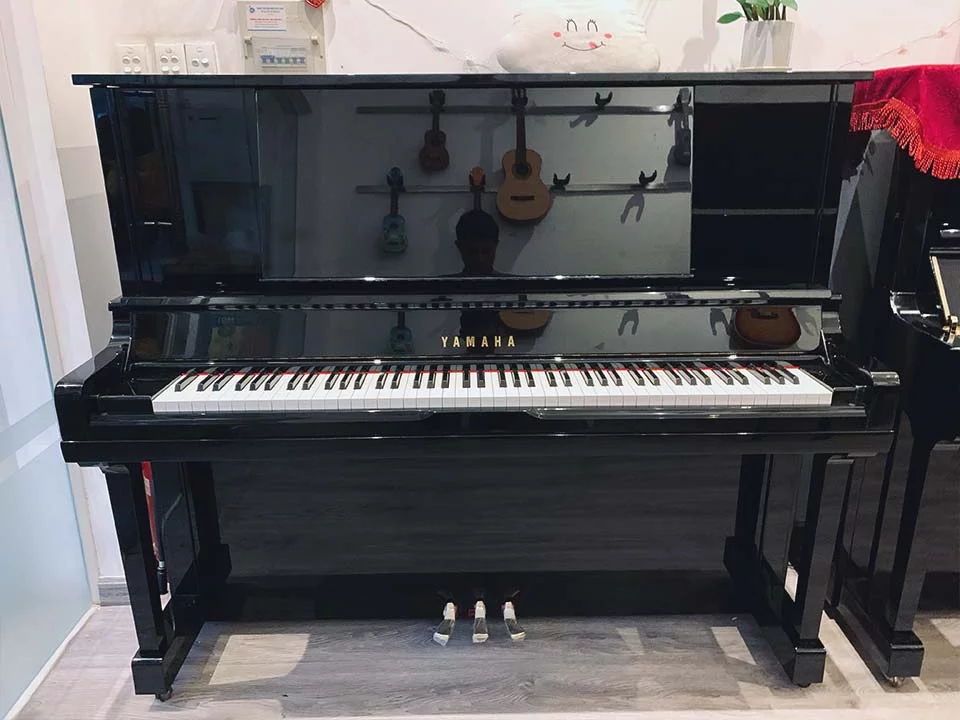 Đàn piano Yamaha UX30BL chính hãng tại showroom Elite Piano
