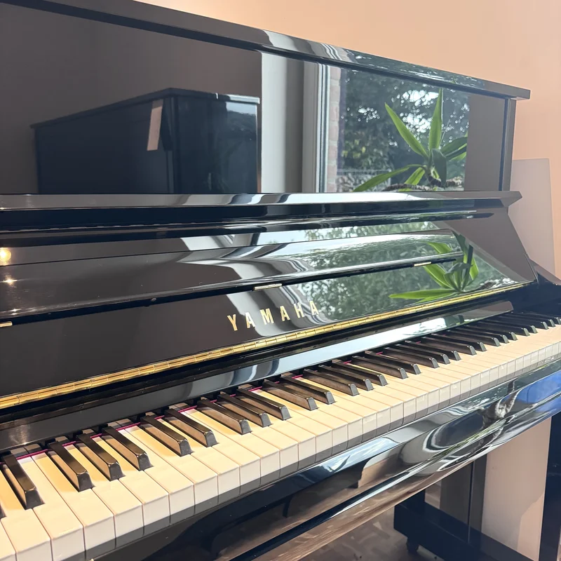 Review YAMAHA YU1 – Hình ảnh thực tế tại showroom Elite Piano