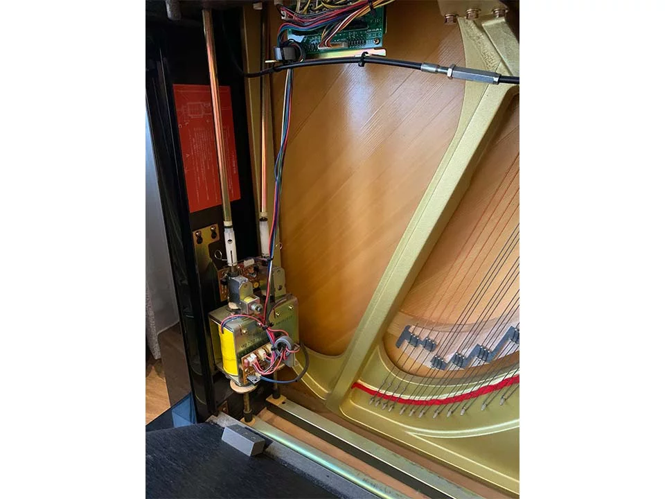 Đàn piano Yamaha YAMAHA YU1SXG – Chi tiết bàn phím