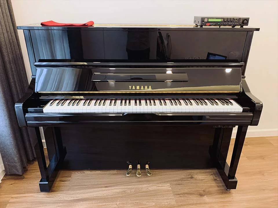 YAMAHA YU1SXG - Đàn Piano Yamaha tại Elite Piano