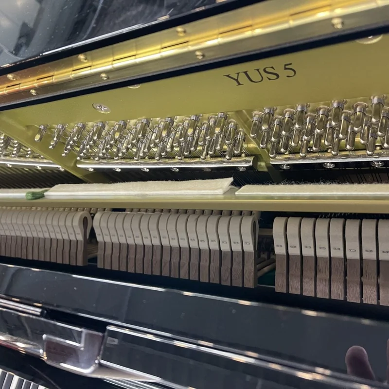 Review YAMAHA YUS5 PWH (new) – Hình ảnh thực tế tại showroom Elite Piano